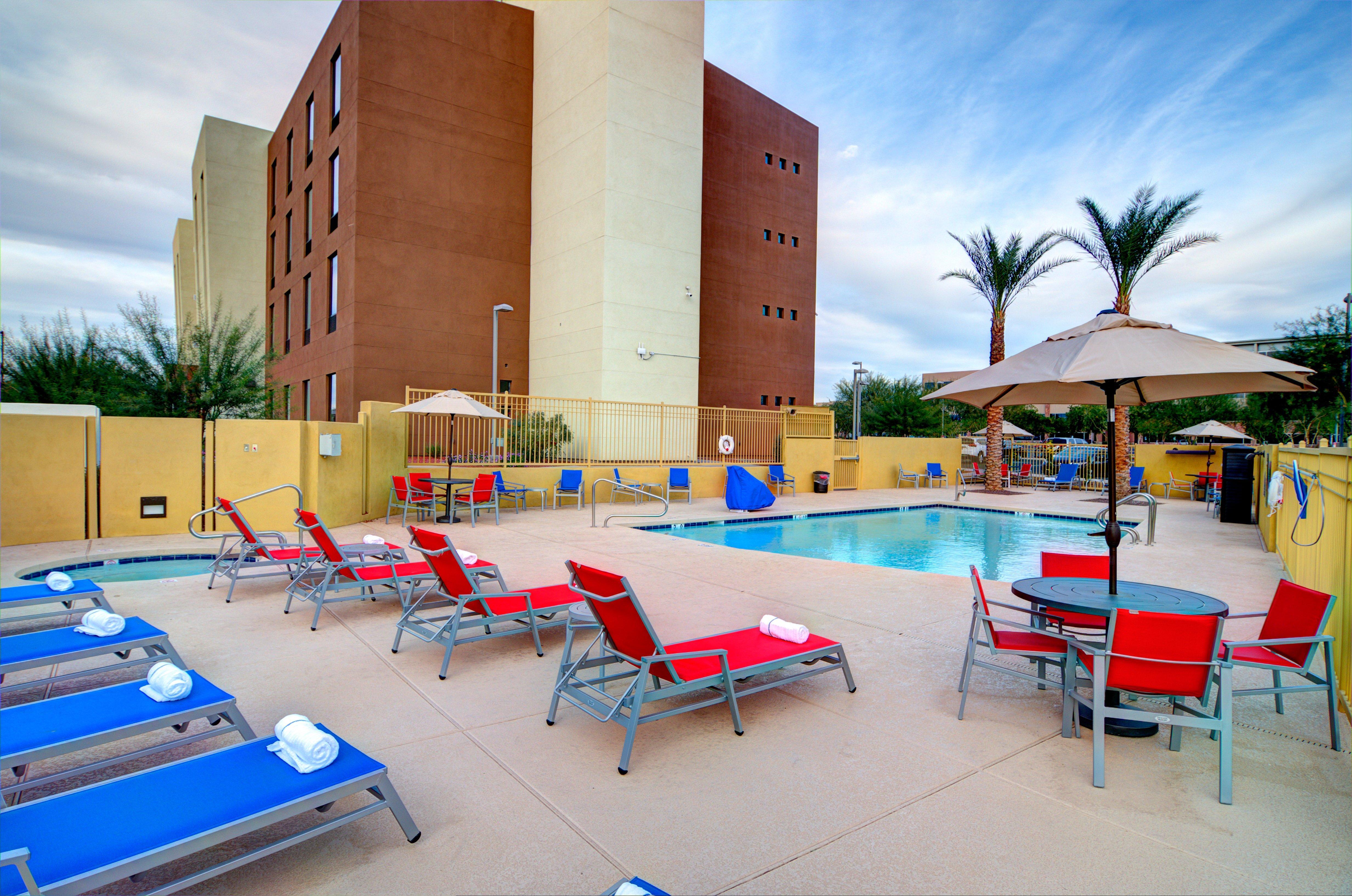 Holiday Inn Express & Suites - Phoenix North - Scottsdale By Ihg Exterior photo
